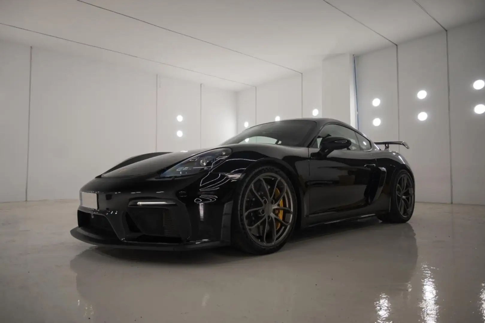 Porsche Cayman GT4 Negro - 2