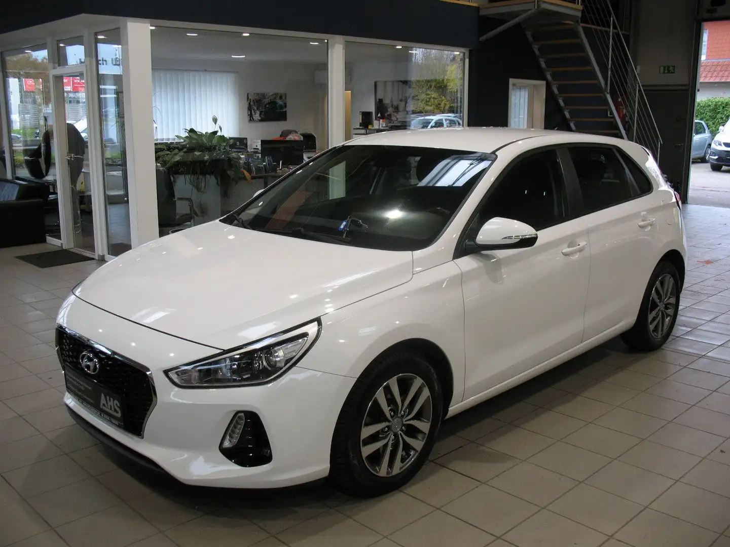 Hyundai i30 1.6 CRDi Trend *KLIMA*BLUETOOTH* Blanco - 1