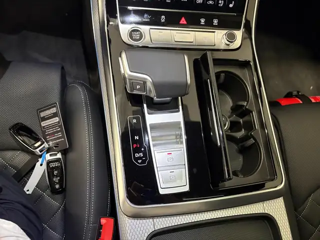 Audi Q7 view 5
