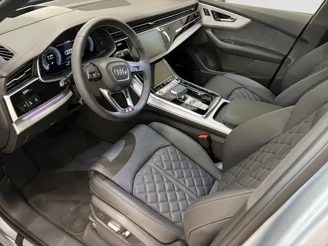 Audi Q7 view 11