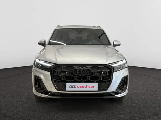 Audi Q7 view 10