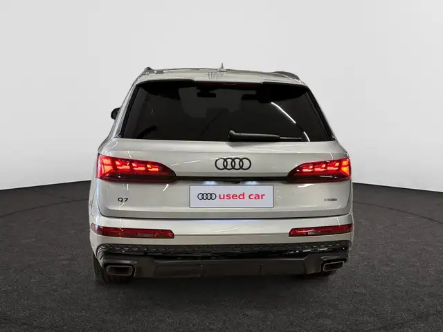 Audi Q7 view 6