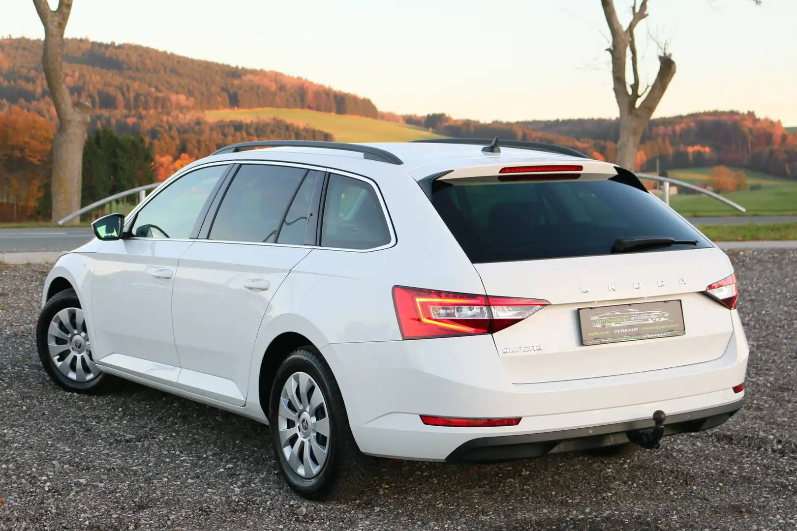 Skoda Superb 2.0 TDI*DSG*AHK*Keyless Entry*Sound*Assistent*LED Wit - 2