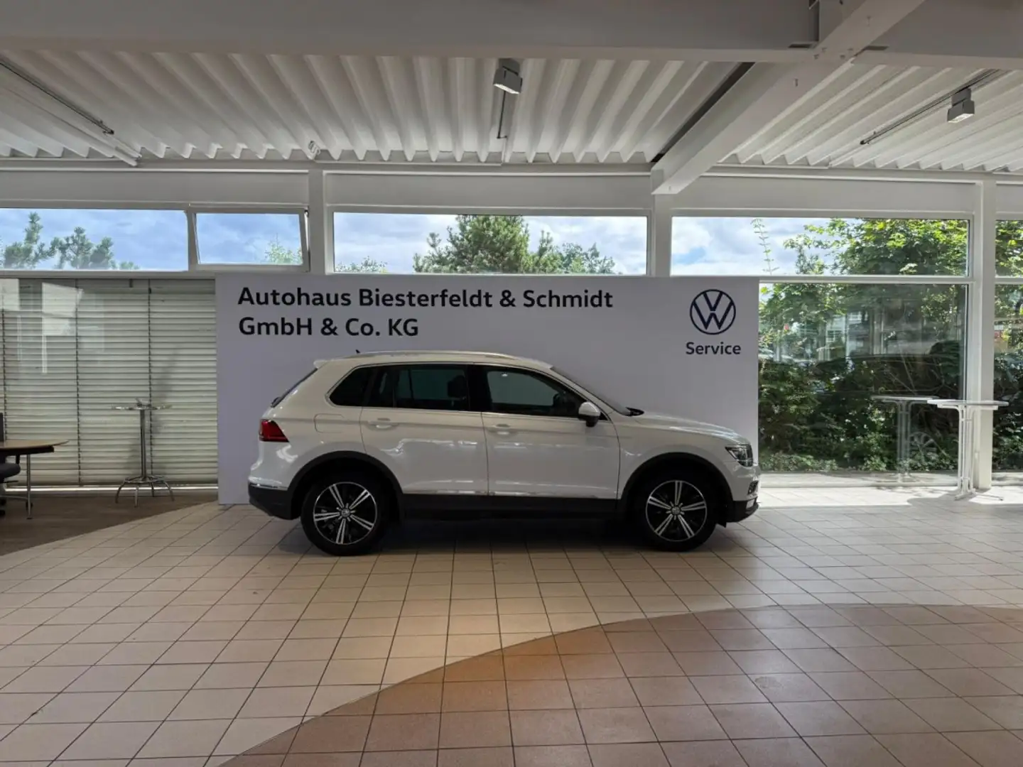 Volkswagen Tiguan Highl 2.0TDI DSG 4M LED NAVI LEDER Sound Klima Wit - 2