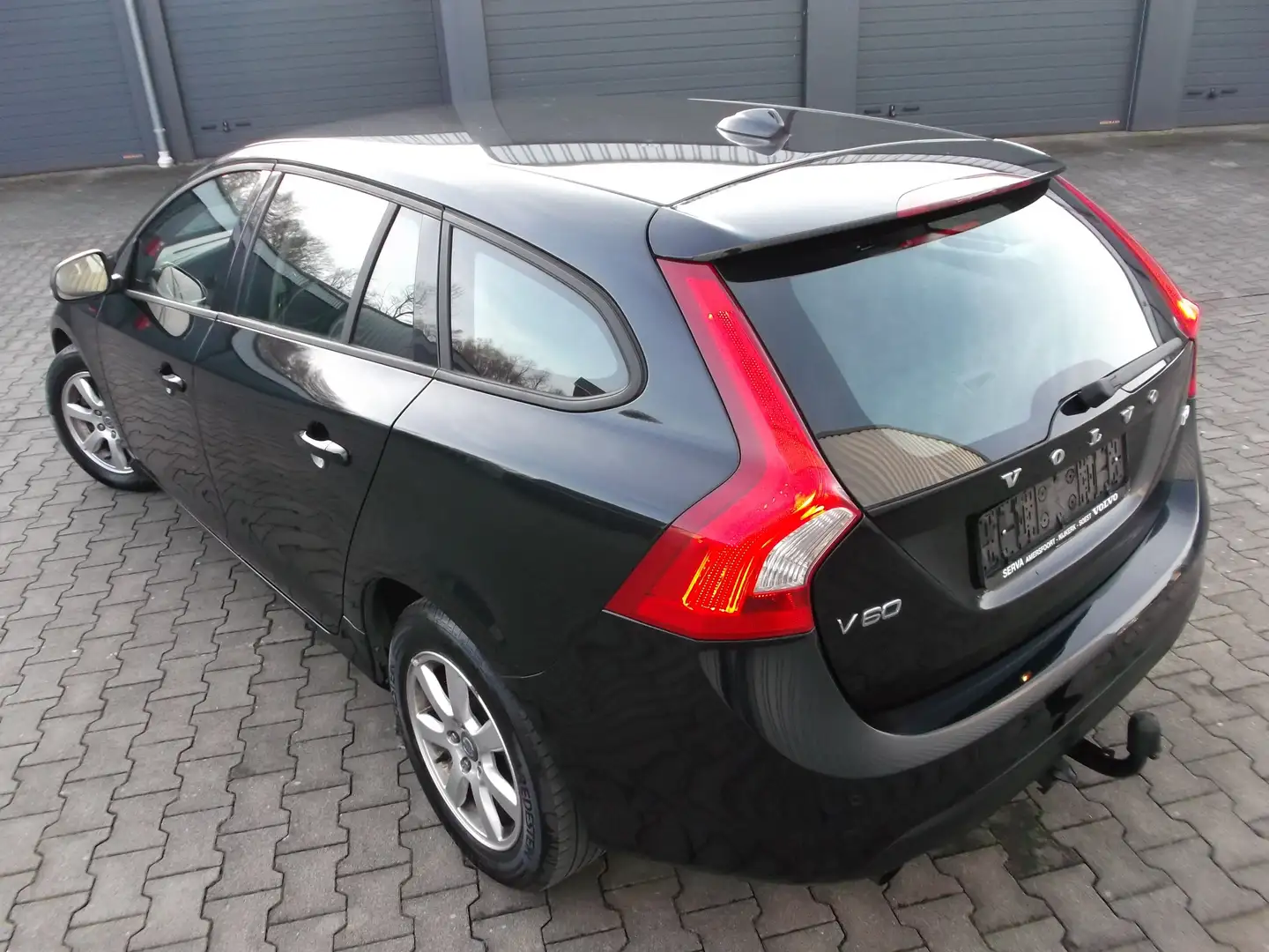 Volvo V60 T3 Momentum.TÜV.1/2026.AHK.MULTI.6GANG.PDC. Noir - 2