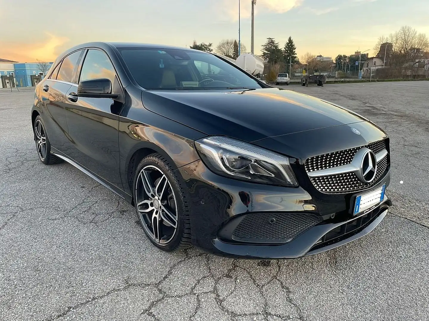 Mercedes-Benz A 220 A 220 d Business 177cv auto Noir - 1