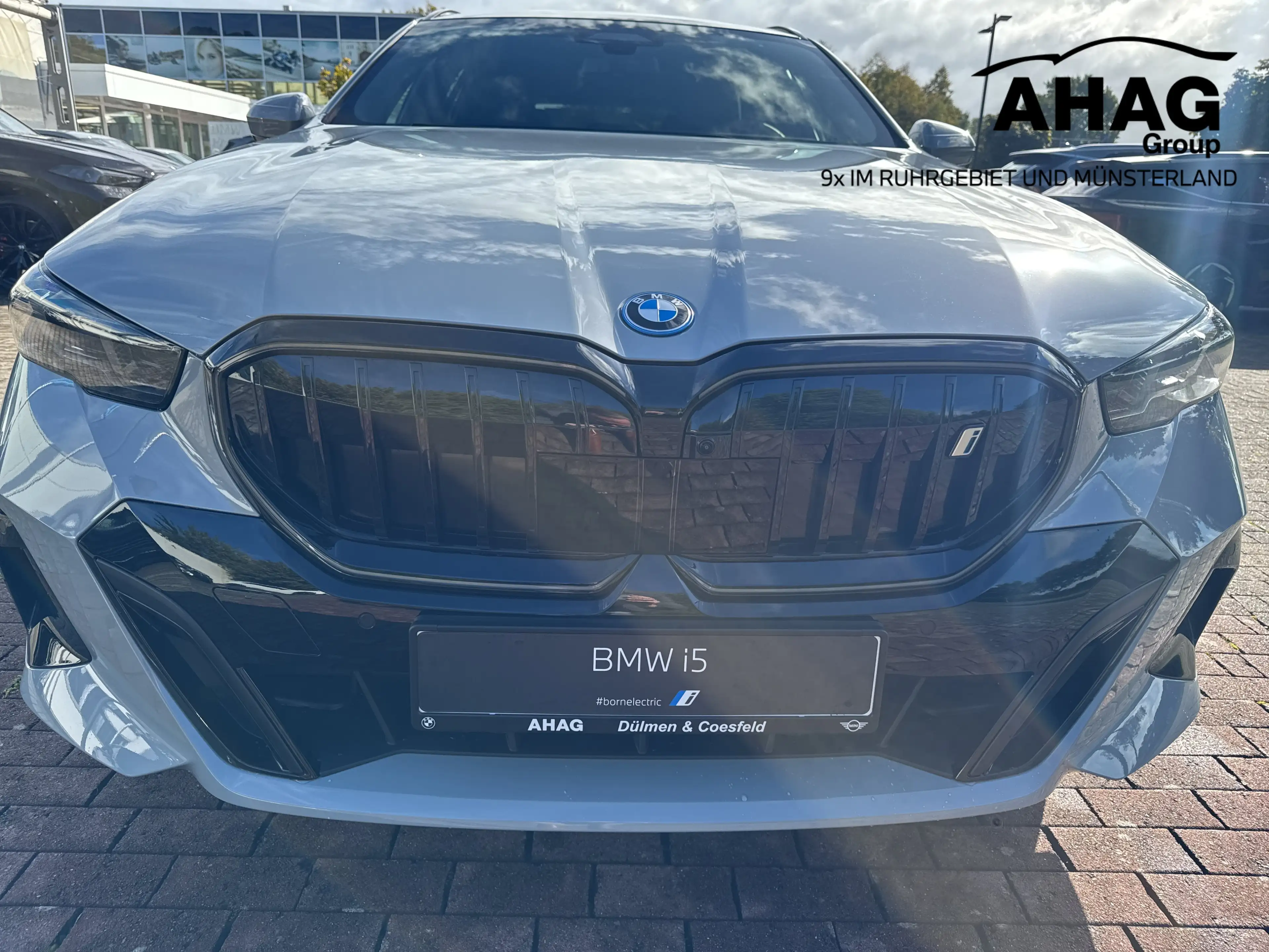 BMW i5 xDrive40 Touring — photo 14