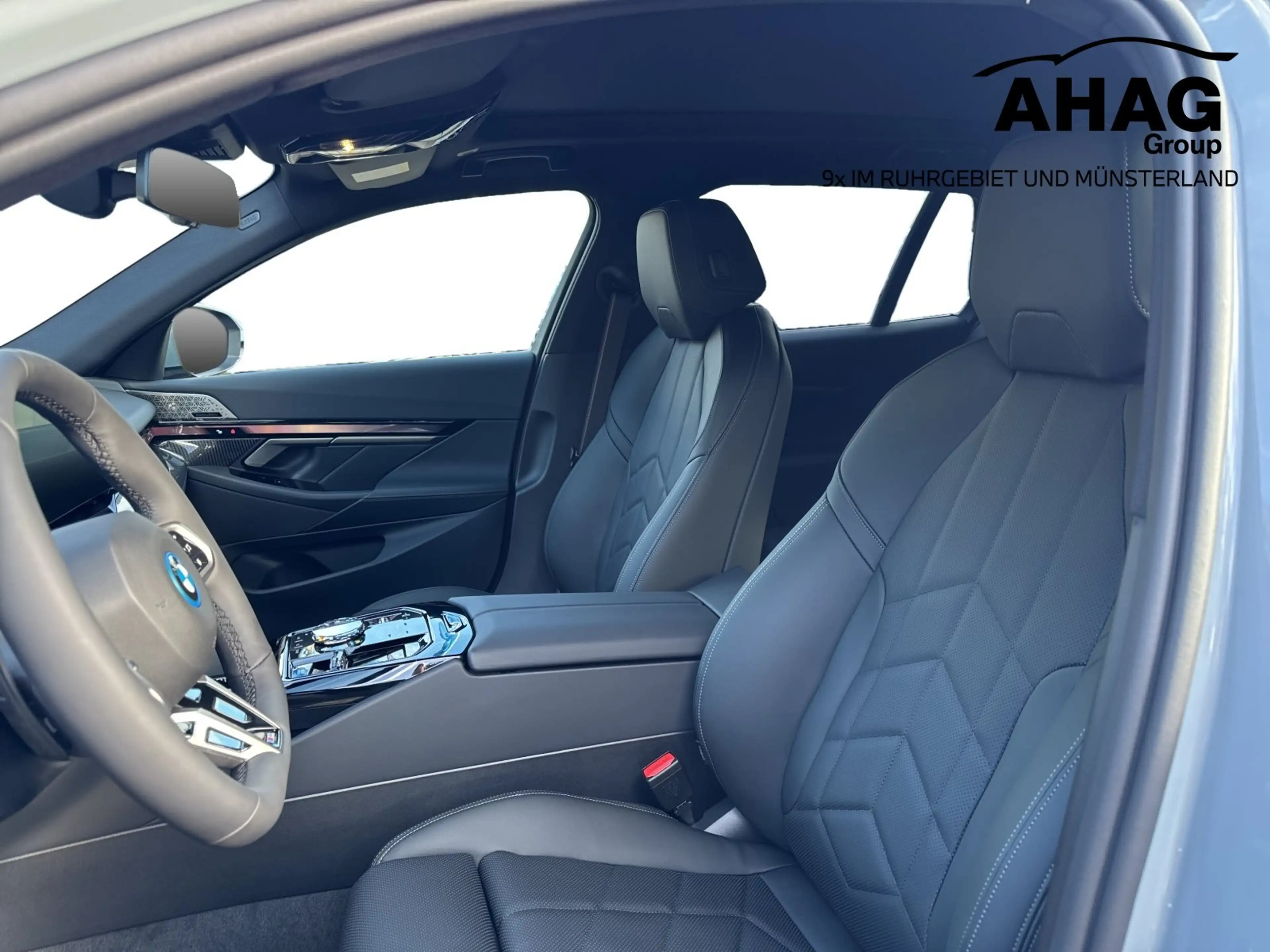 BMW i5 xDrive40 Touring — photo 7