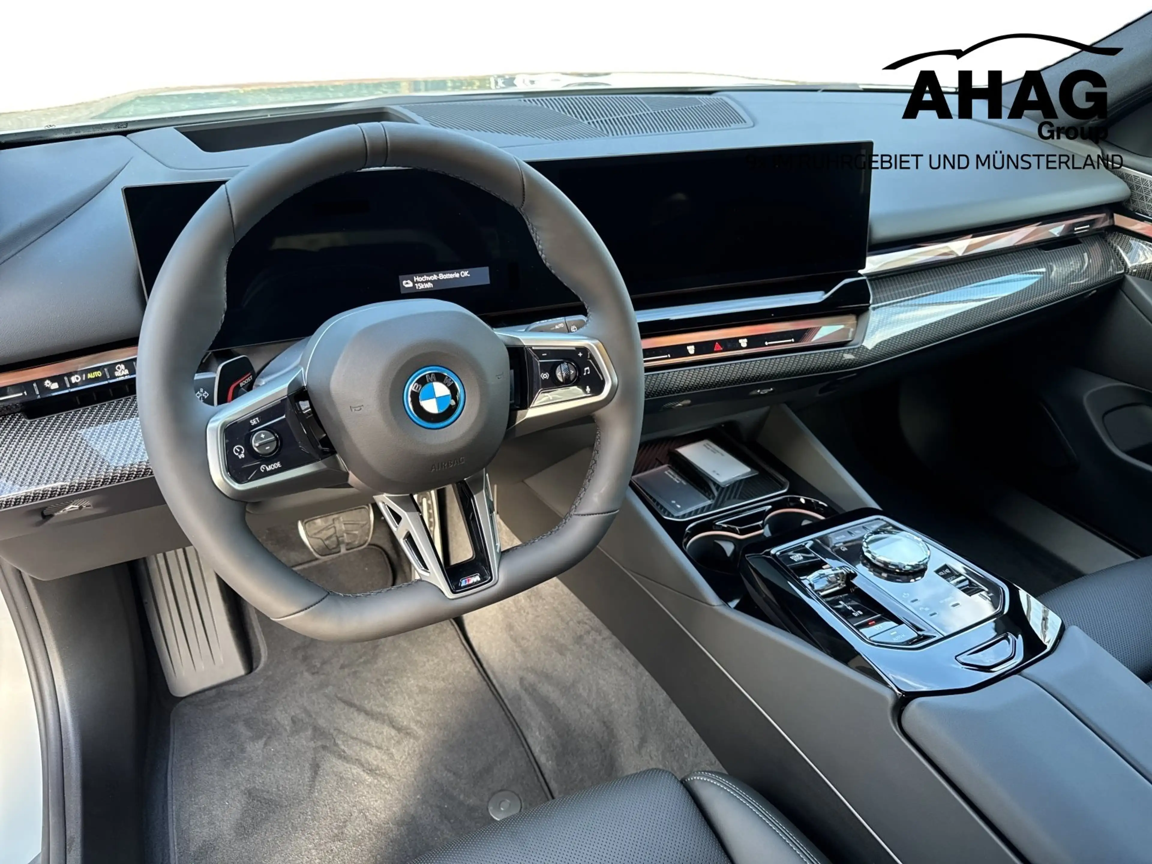 BMW i5 xDrive40 Touring — photo 8