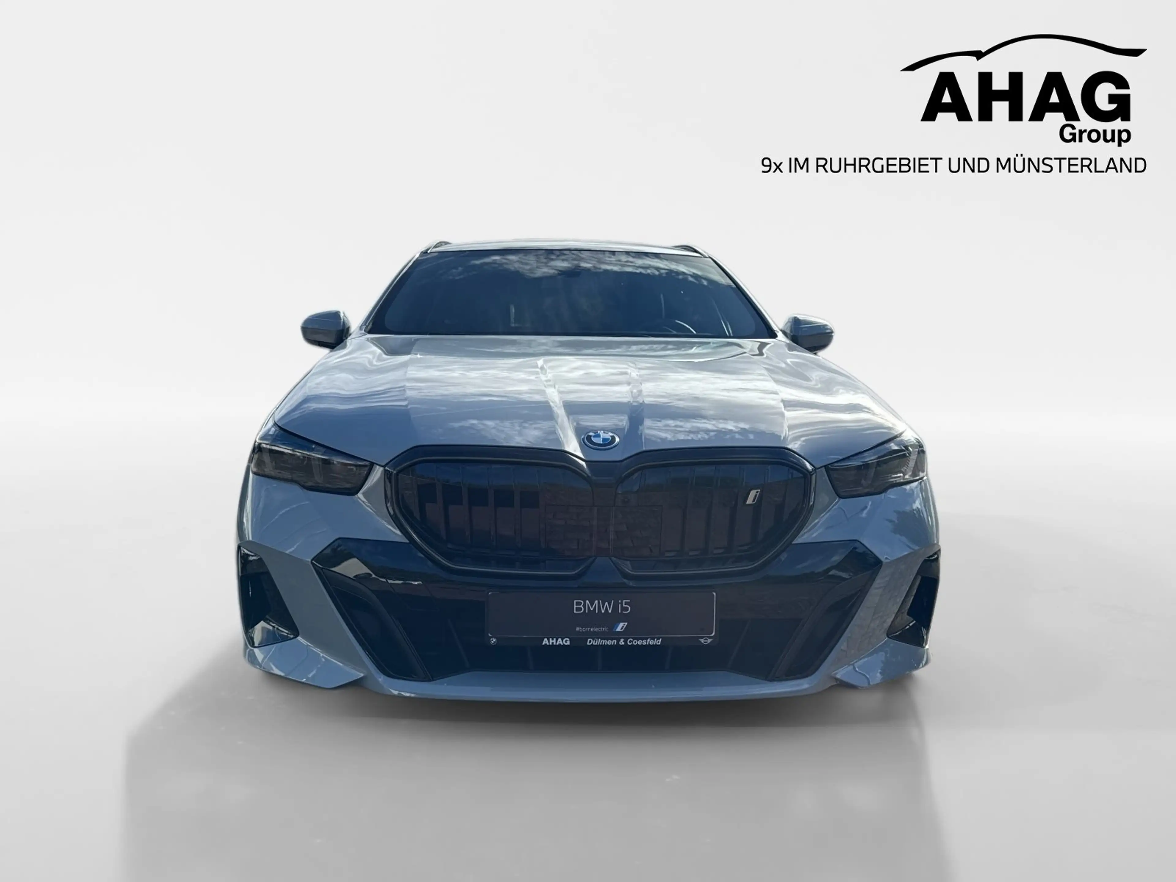 BMW i5 xDrive40 Touring — photo 2