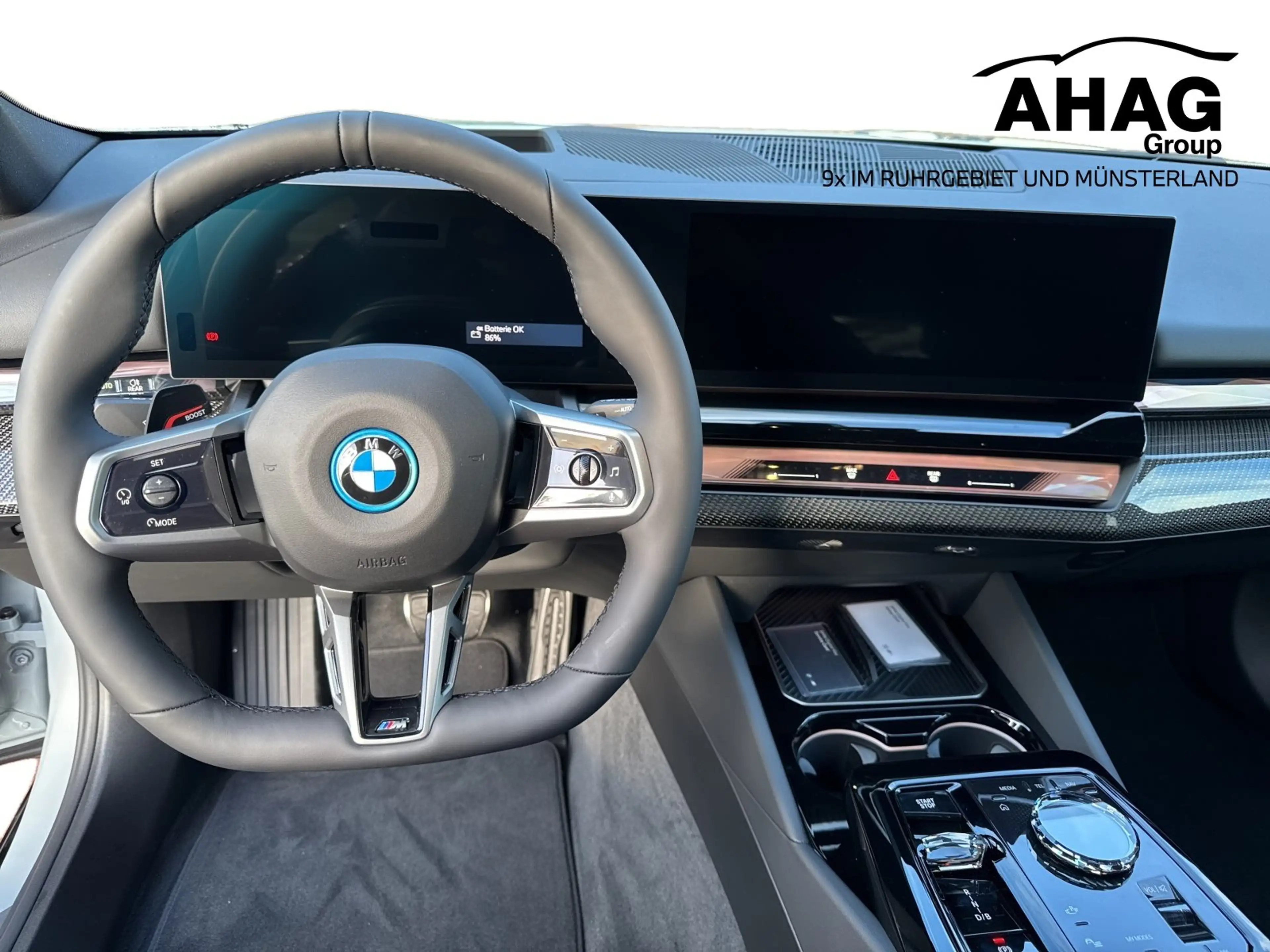 BMW i5 xDrive40 Touring — photo 9