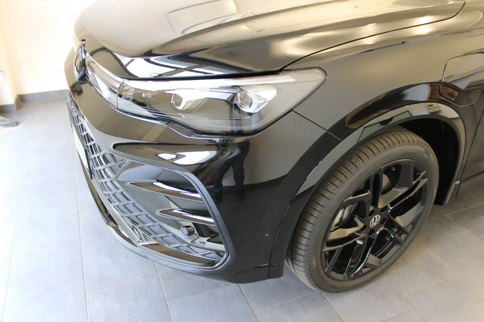 Volkswagen Tiguan Sport eHybrid DSG 150 kW Schwarz - 2