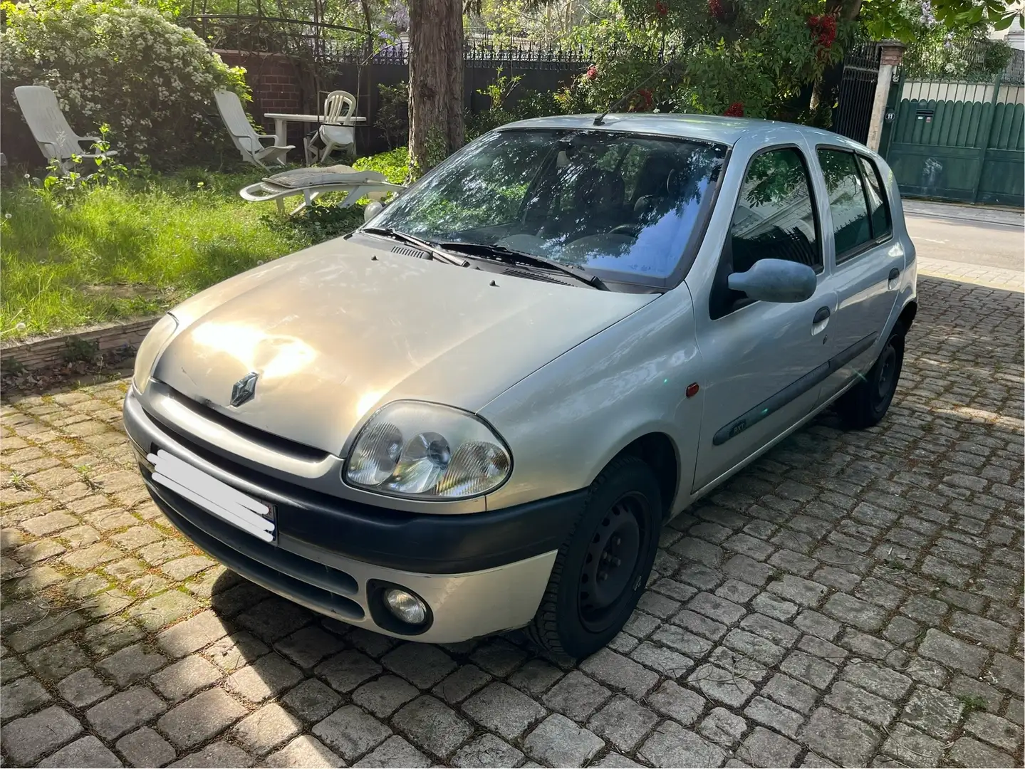Renault Clio 1.4i 16V Ludo Gümüş rengi - 1