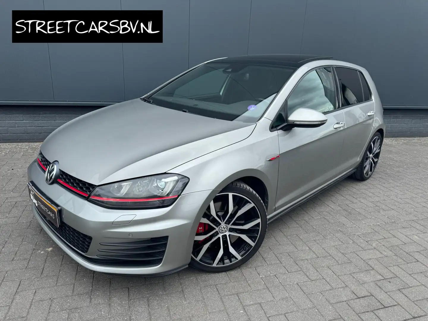 Volkswagen Golf GTI 2.0 TSI Performance /ACC /LED /Pano /Carplay Серый - 1