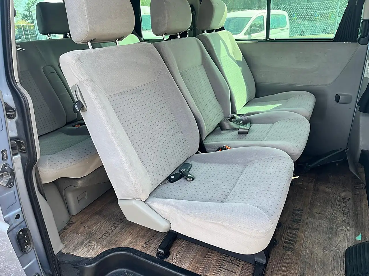 Volkswagen Caravelle 2-3-3 Comfortline 2,5 TDI, foto 9
