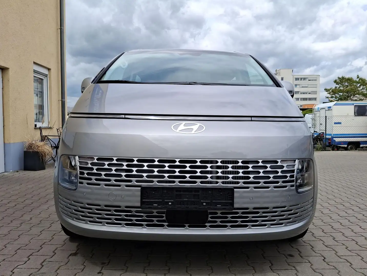 Hyundai STARIA Comfort Plus 9 Sitzer Navi Kamera Sitzheizung L... Argintiu - 2