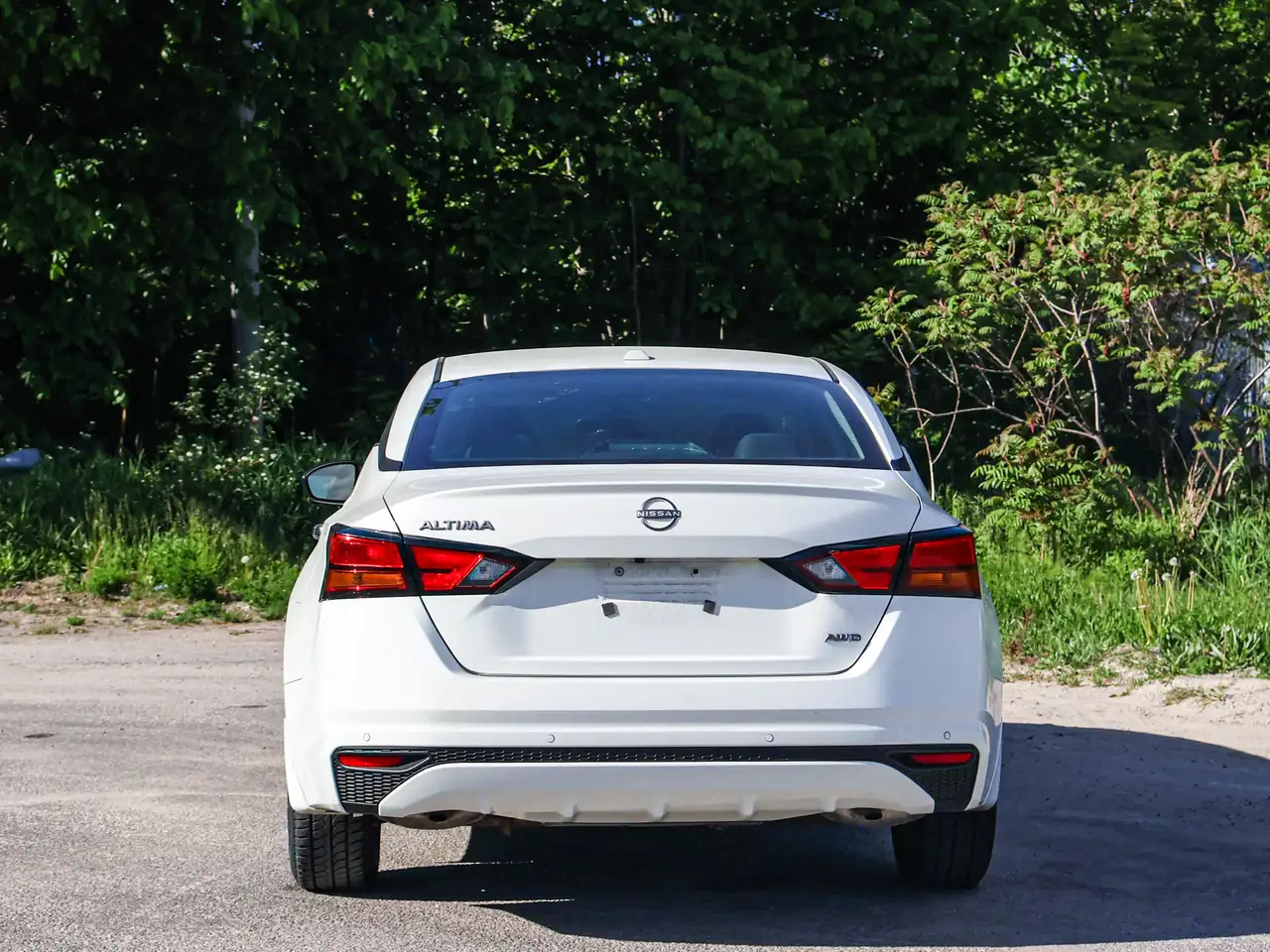 Nissan Altima снимка Nissan Altima