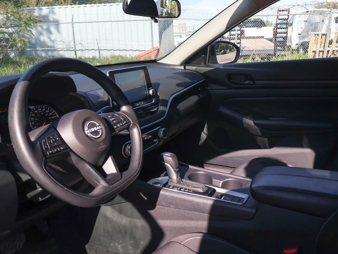 Nissan Altima снимка Nissan Altima
