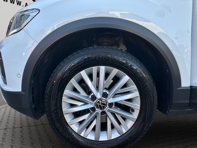 Volkswagen T-Roc Life — photo 10