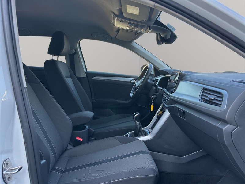 Volkswagen T-Roc Life — photo 12