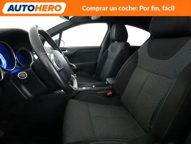 DS Automobiles DS 4 view 11