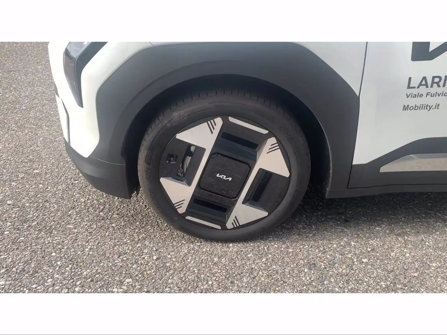 Kia EV3 81,4 kWh Earth Bianco - 2