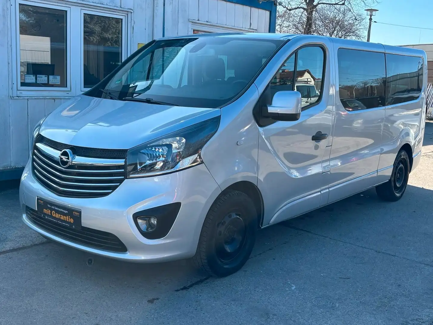 Opel Vivaro Kombi L2H1  2,9t 9-Sitze Navi PDC Silber - 1