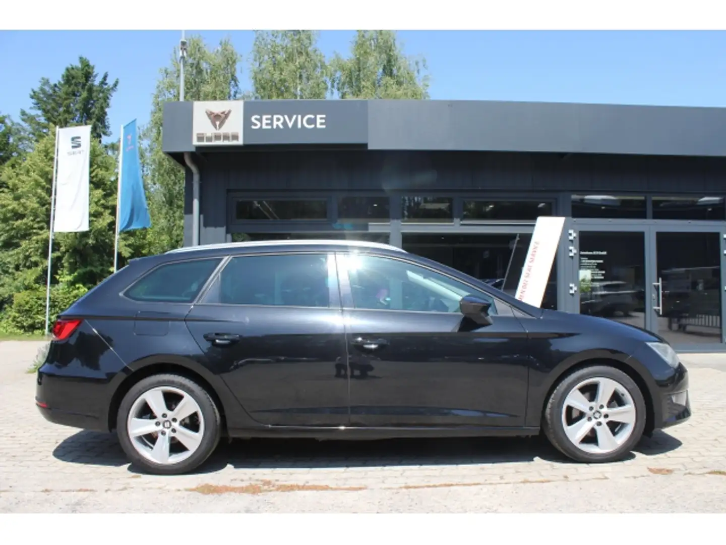 SEAT Leon Leon Sportstourer 2.0 TDI FR LED. Navi. SHZ. PDC. Schwarz - 1