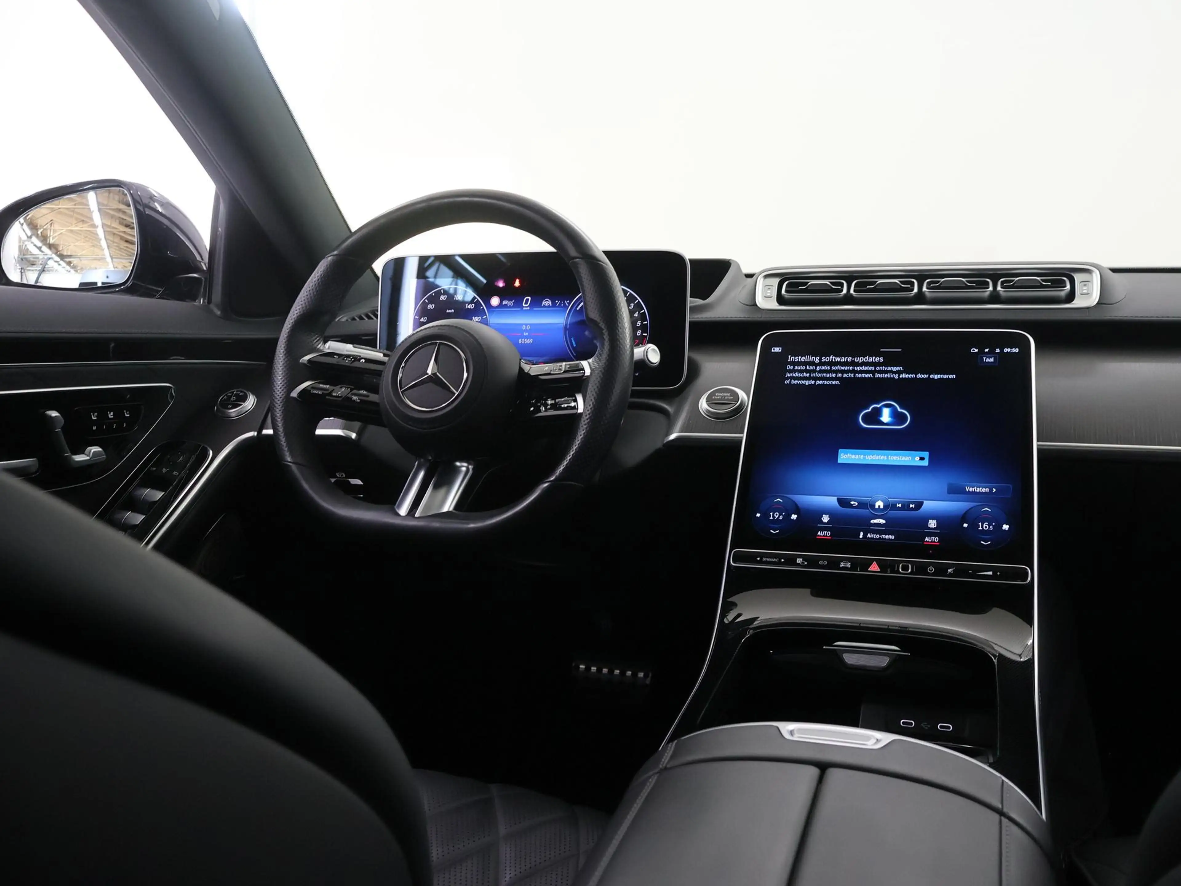 Mercedes-Benz S 580 e Lang AMG Line | Digital Light | Rear Executive p — photo 9