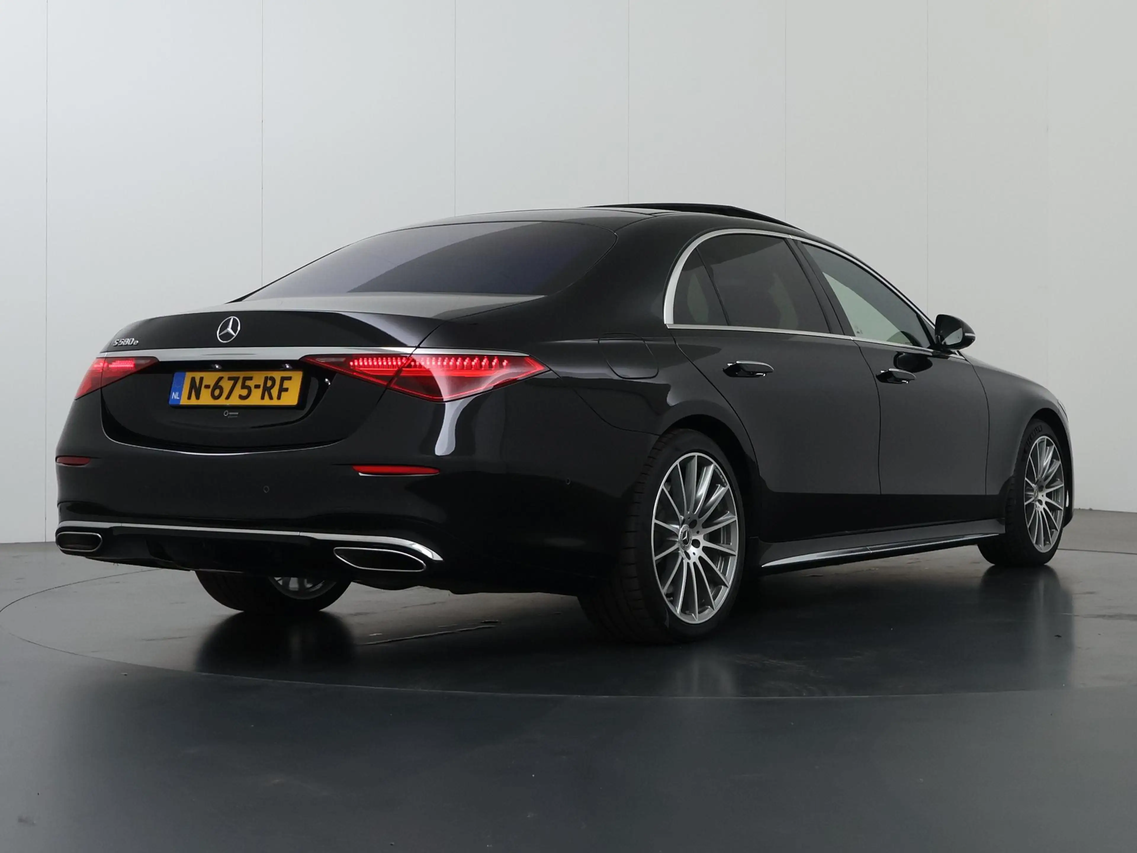 Mercedes-Benz S 580 e Lang AMG Line | Digital Light | Rear Executive p — photo 2