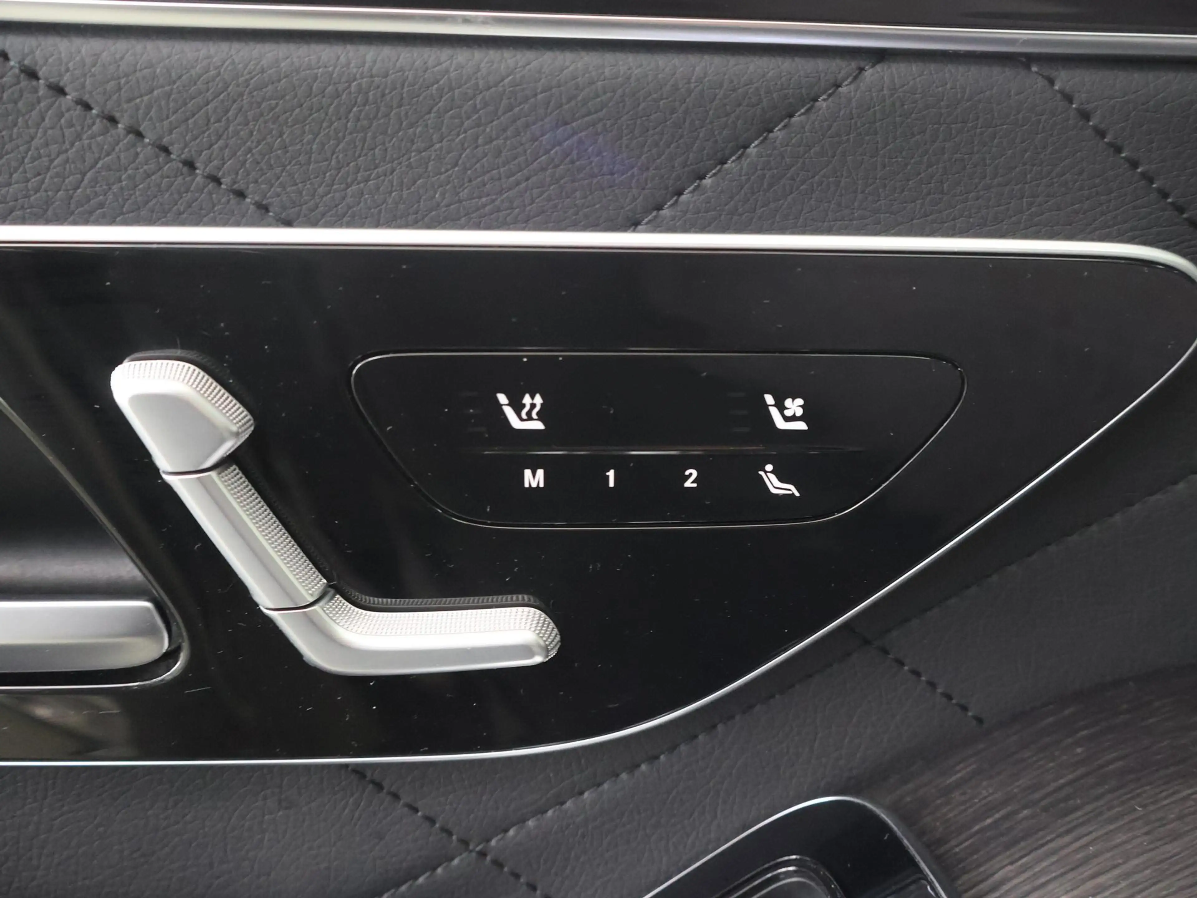 Mercedes-Benz S 580 e Lang AMG Line | Digital Light | Rear Executive p — photo 13