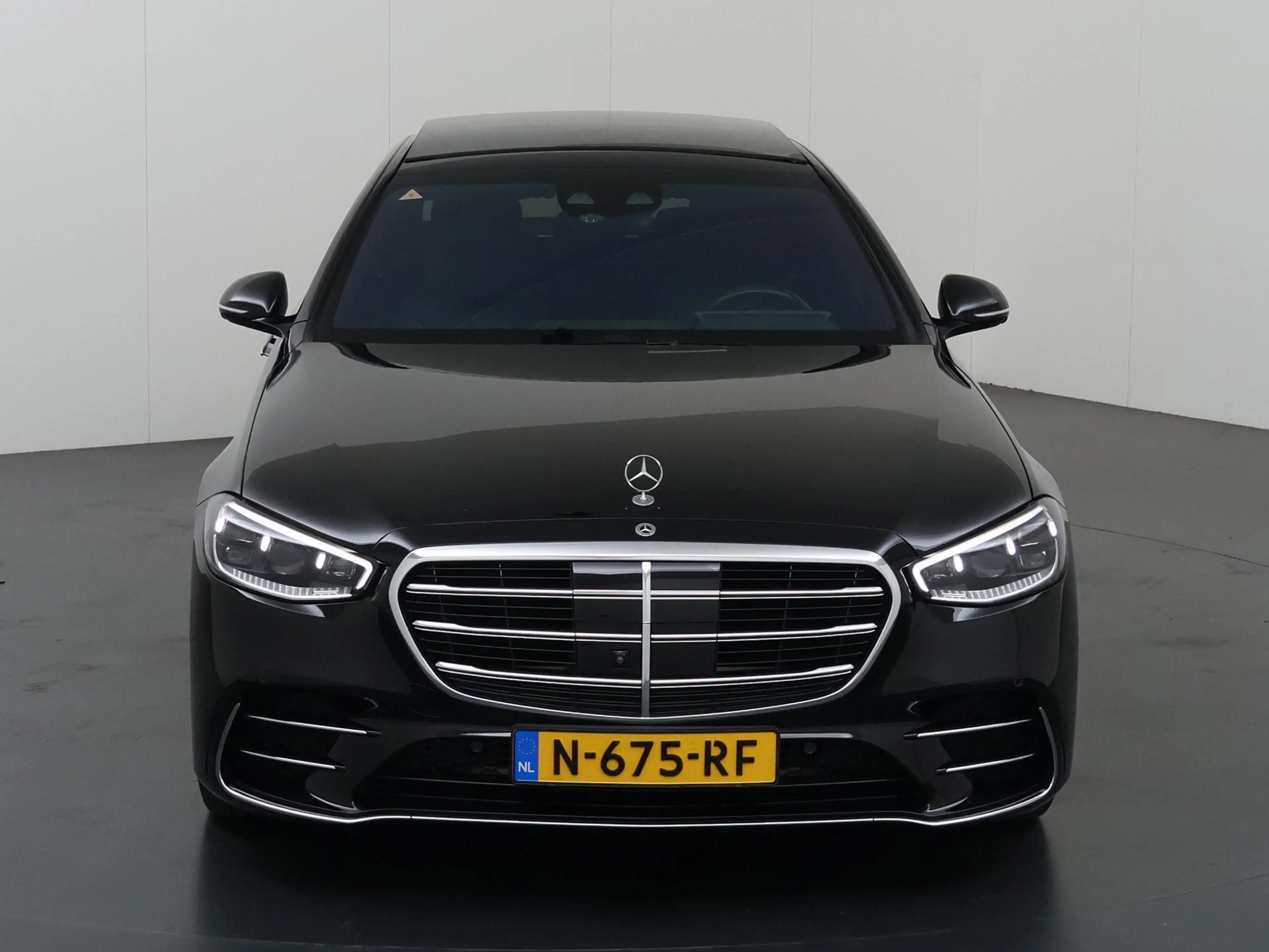 Mercedes-Benz S 580 e Lang AMG Line | Digital Light | Rear Executive p — photo 3