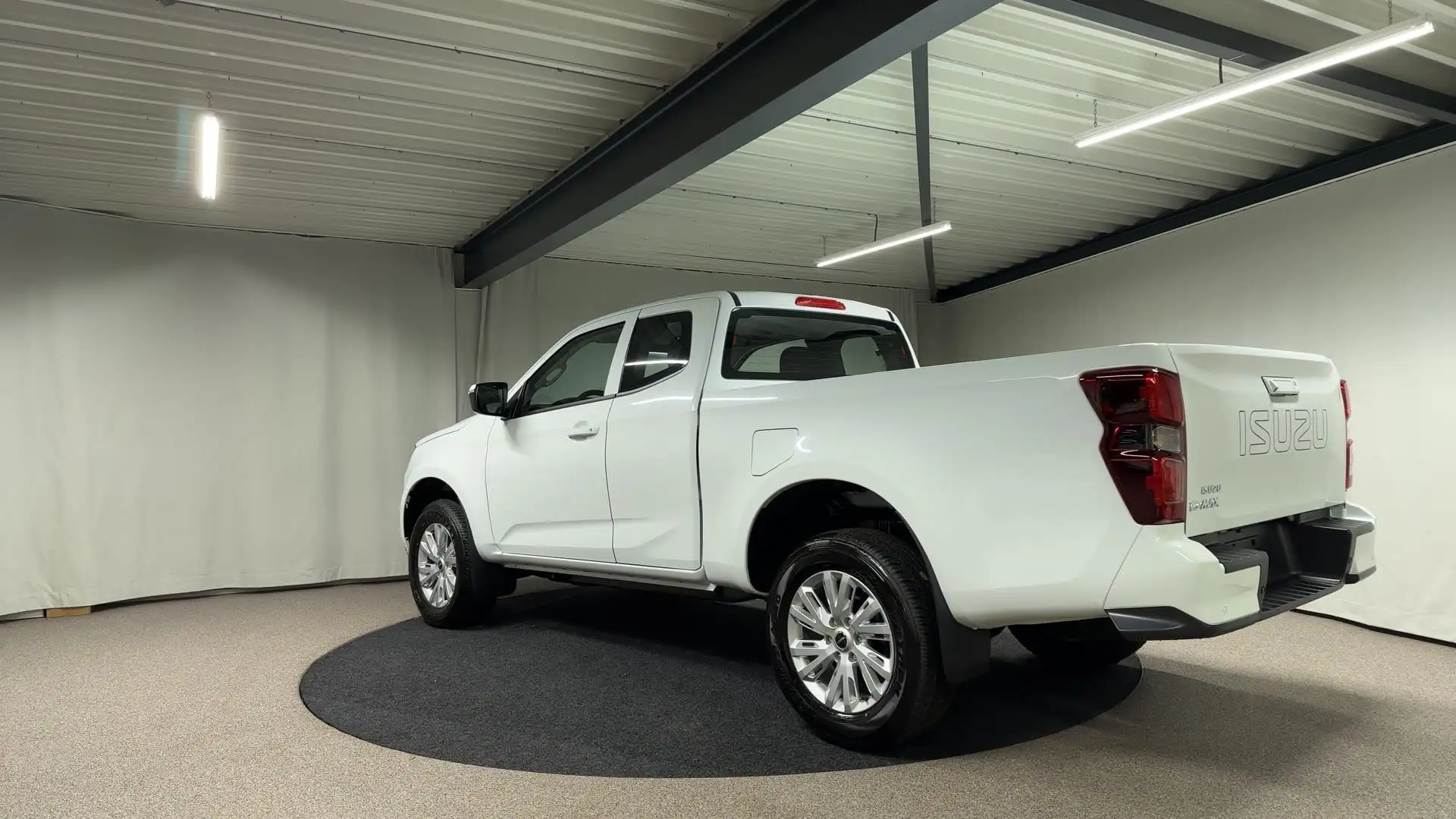 Ford Ranger Isuzu D-Max 1.9 Extended Cab LS Automaat 3500KG Tr Wit - 2