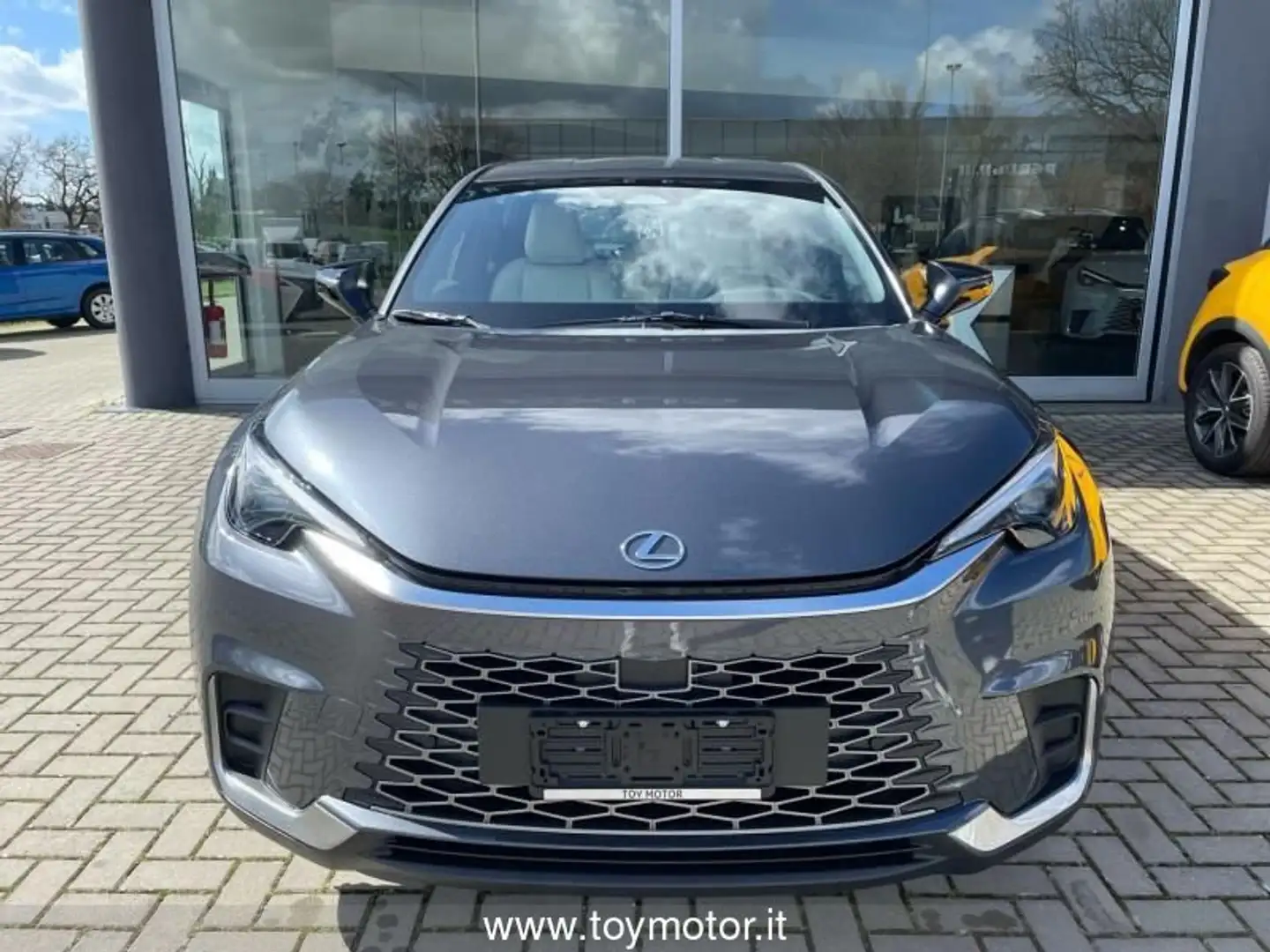 Lexus LBX Hybrid Elegant Šedá - 2