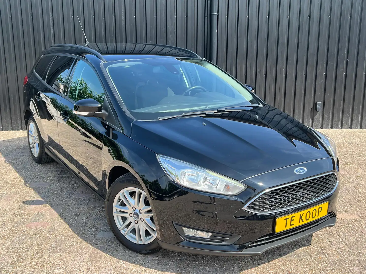 Ford Focus 1.0 EcoBoost Wagon | Trekhaak | Navi | Cruise Noir - 1