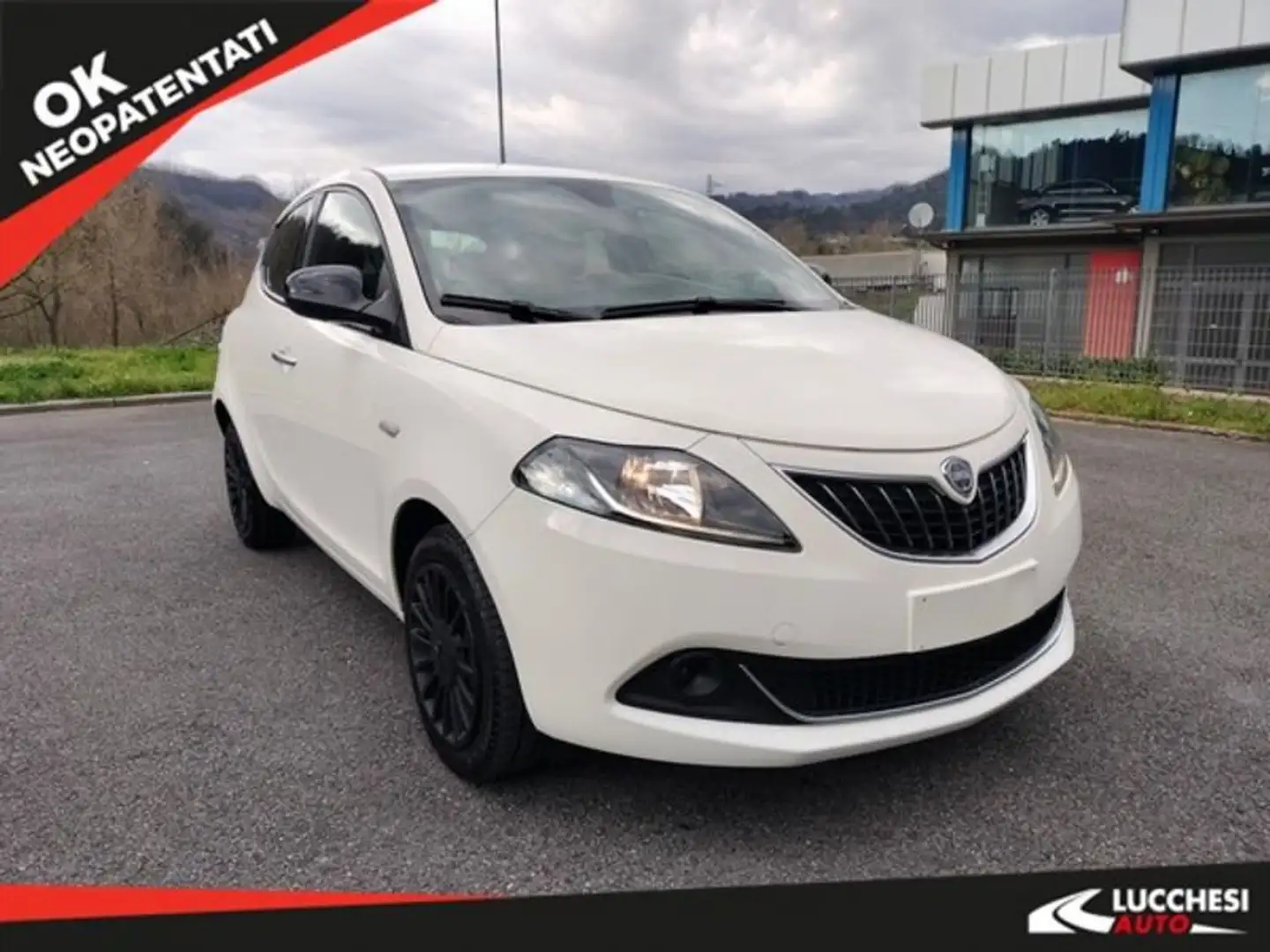 Lancia Ypsilon 1.0 FireFly 5 porte S&S Hybrid Silver Gpl!! Bianco - 1