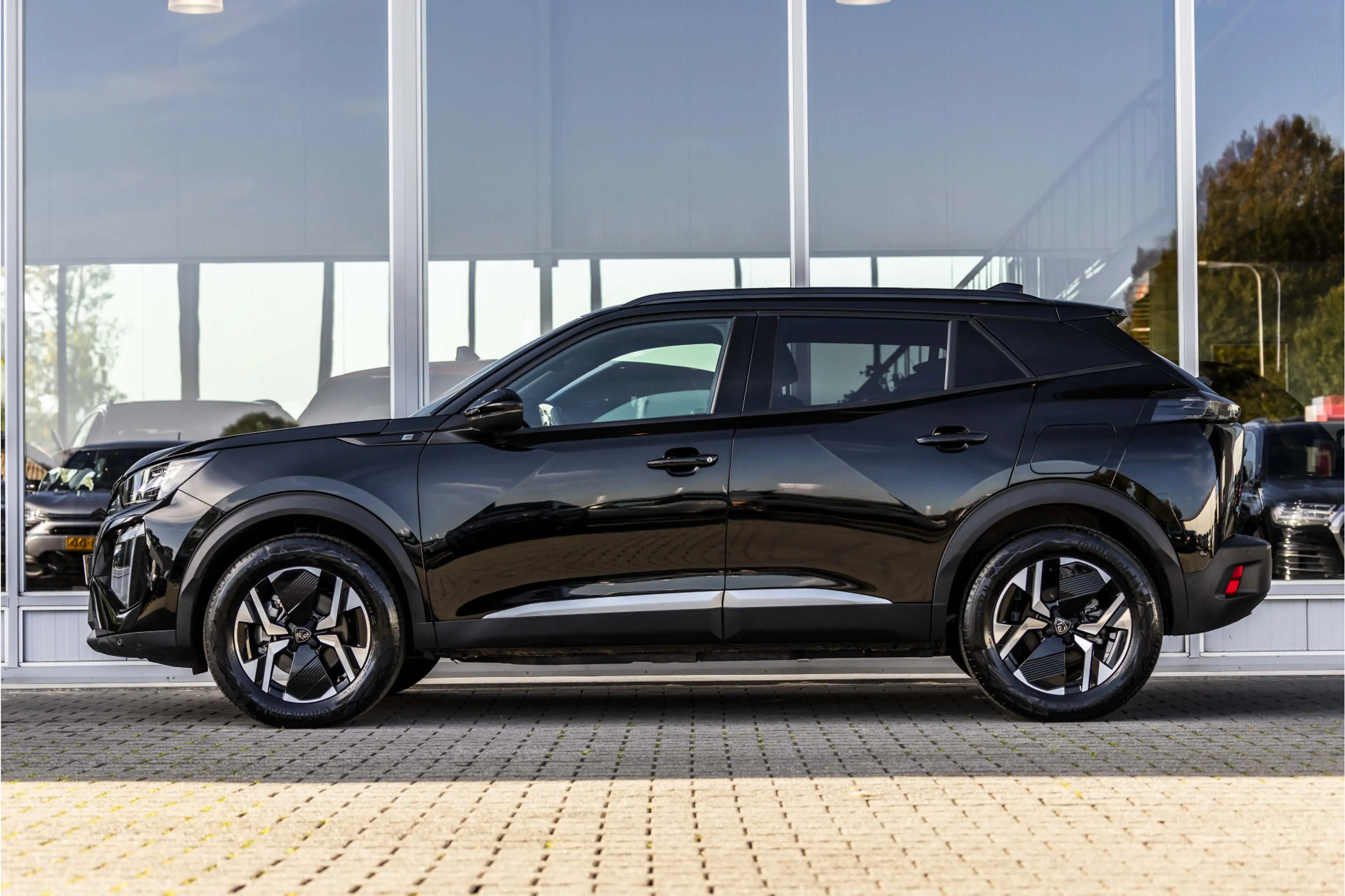 Peugeot e-2008 EV Active Pack 50 kWh | CAM | ACC | Carplay — photo 5