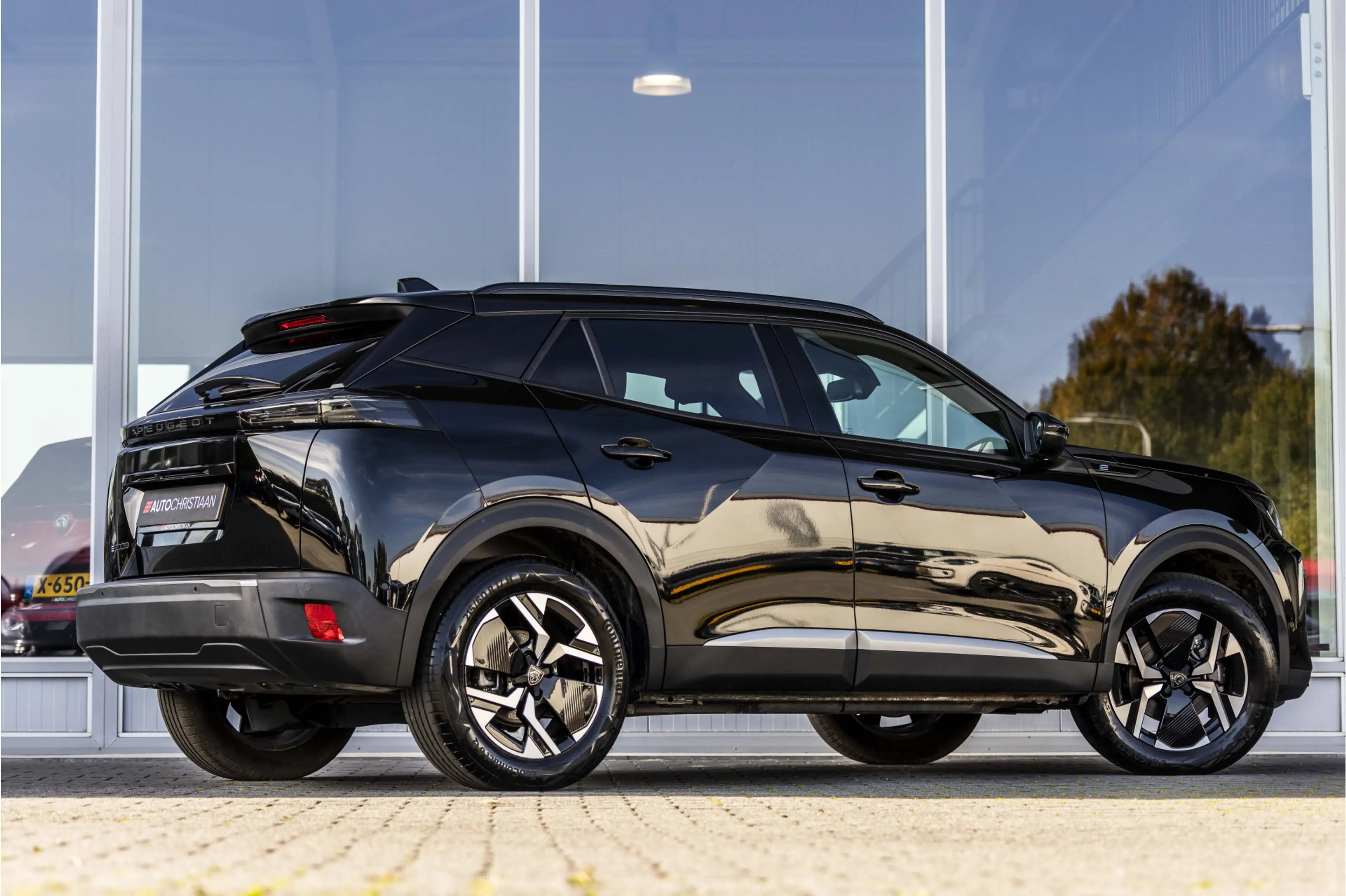 Peugeot e-2008 EV Active Pack 50 kWh | CAM | ACC | Carplay — photo 2