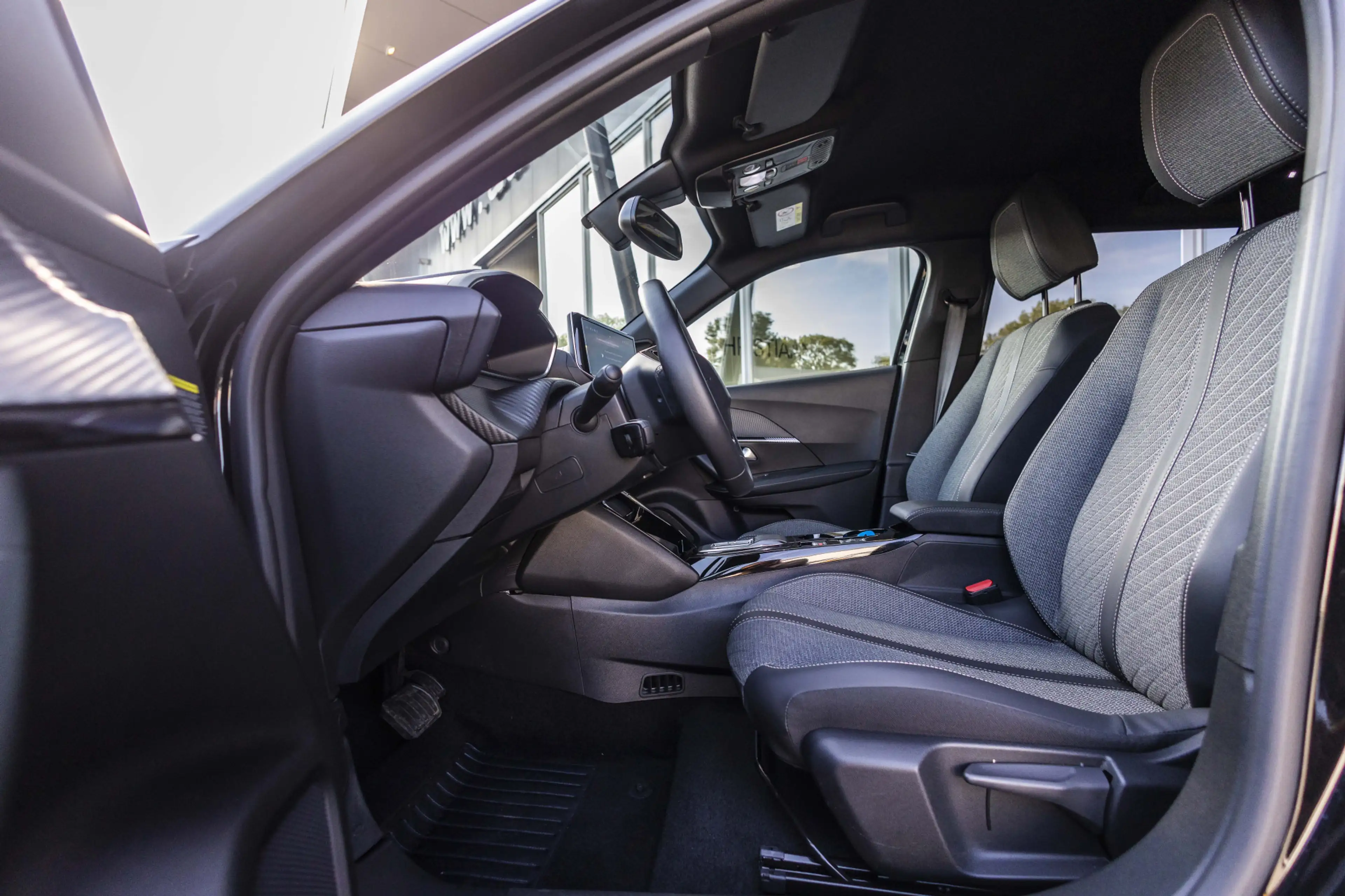 Peugeot e-2008 EV Active Pack 50 kWh | CAM | ACC | Carplay — photo 9