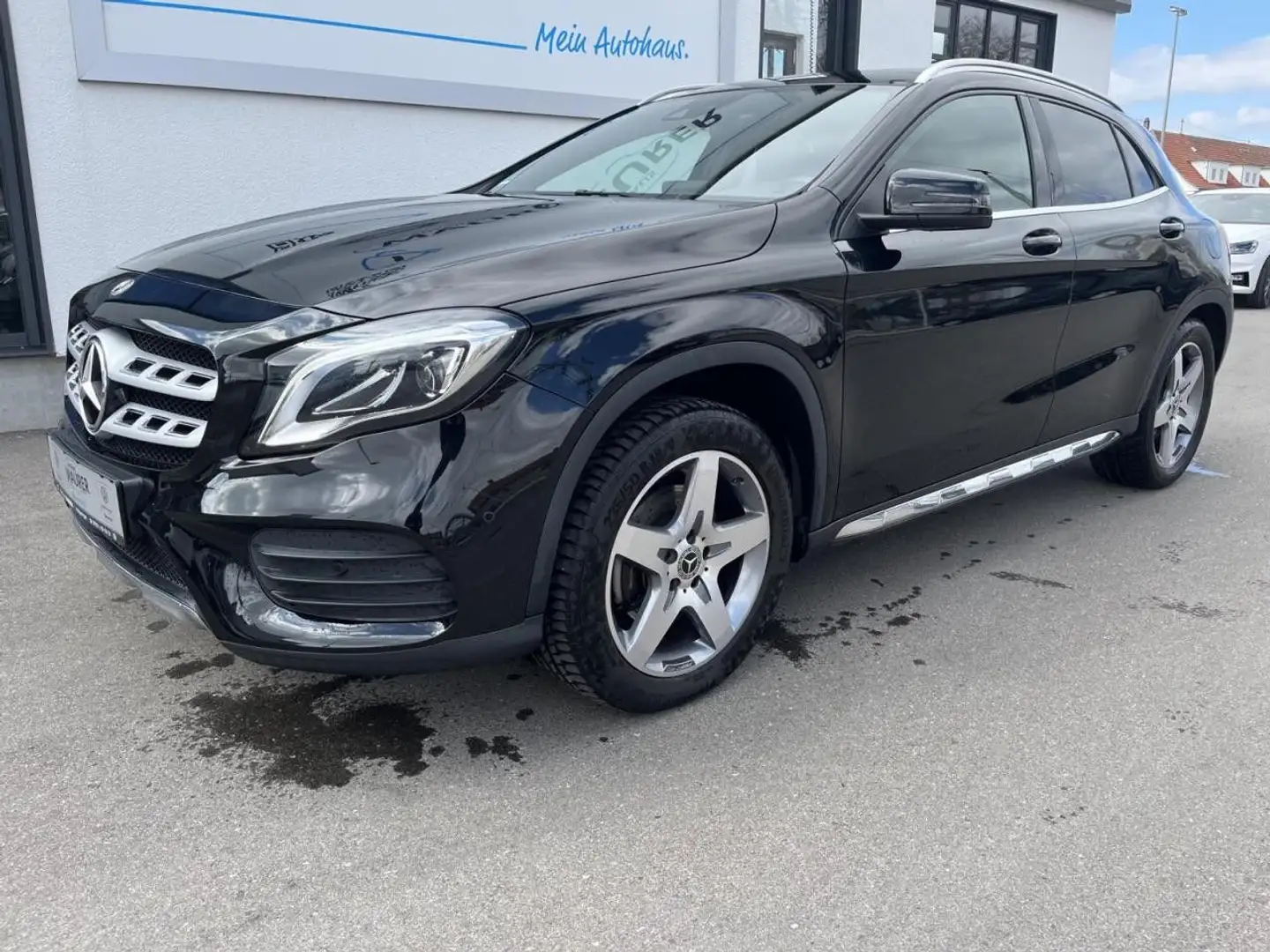 Mercedes-Benz GLA 220 4Matic 7G-DCT AMG Line Standheizung Pano Noir - 2