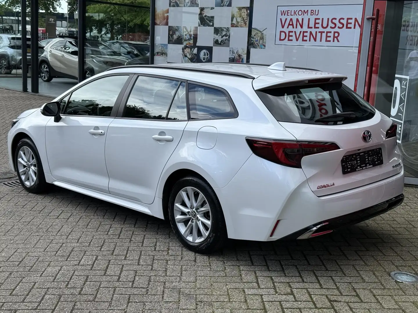 Toyota Corolla Touring Sports Hybrid 140 Dynamic ACHTERUITRIJCAME Wit - 2