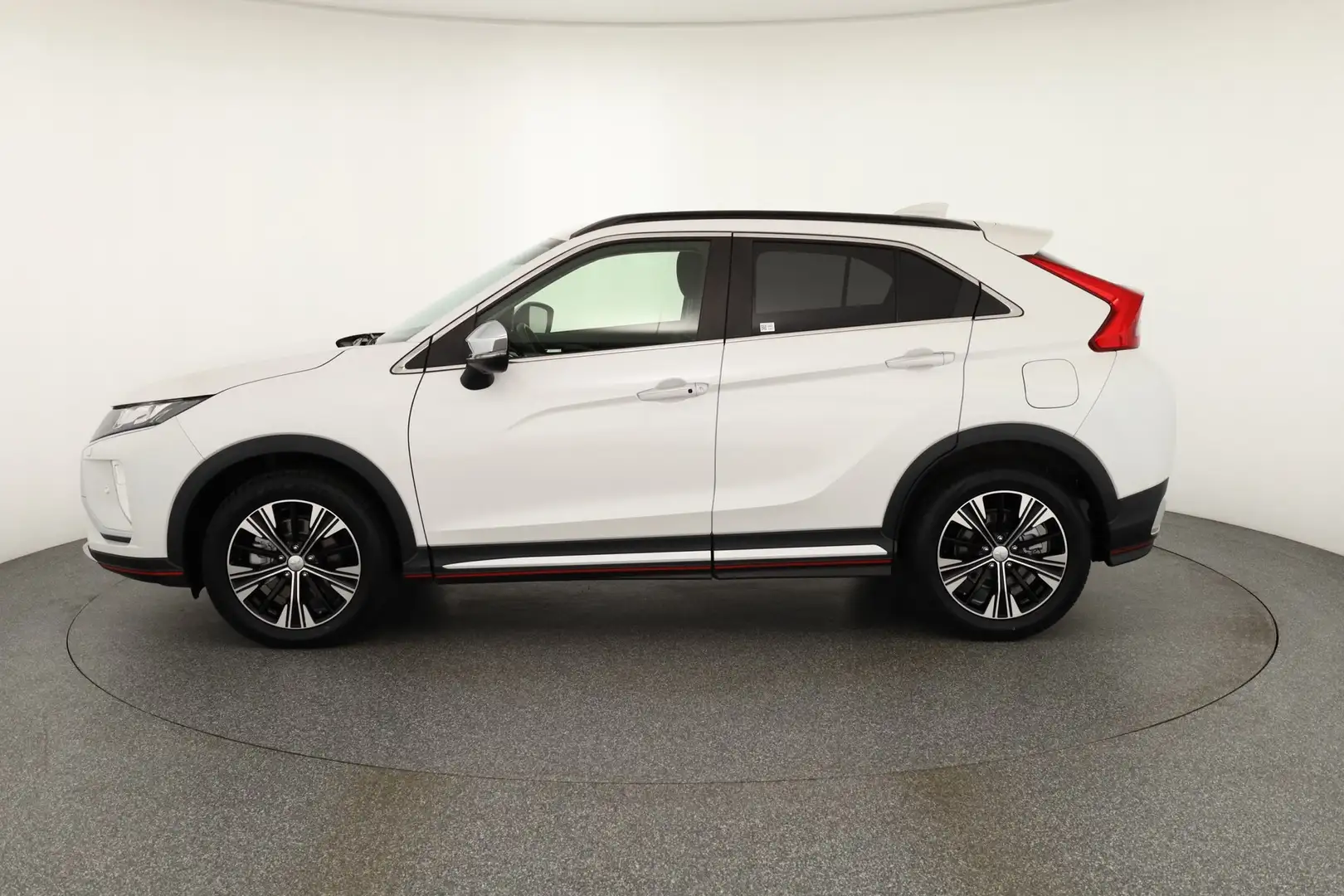 Mitsubishi Eclipse Cross 1.5 T-MIVEC Diamant 4WD LED Leder Белый - 2