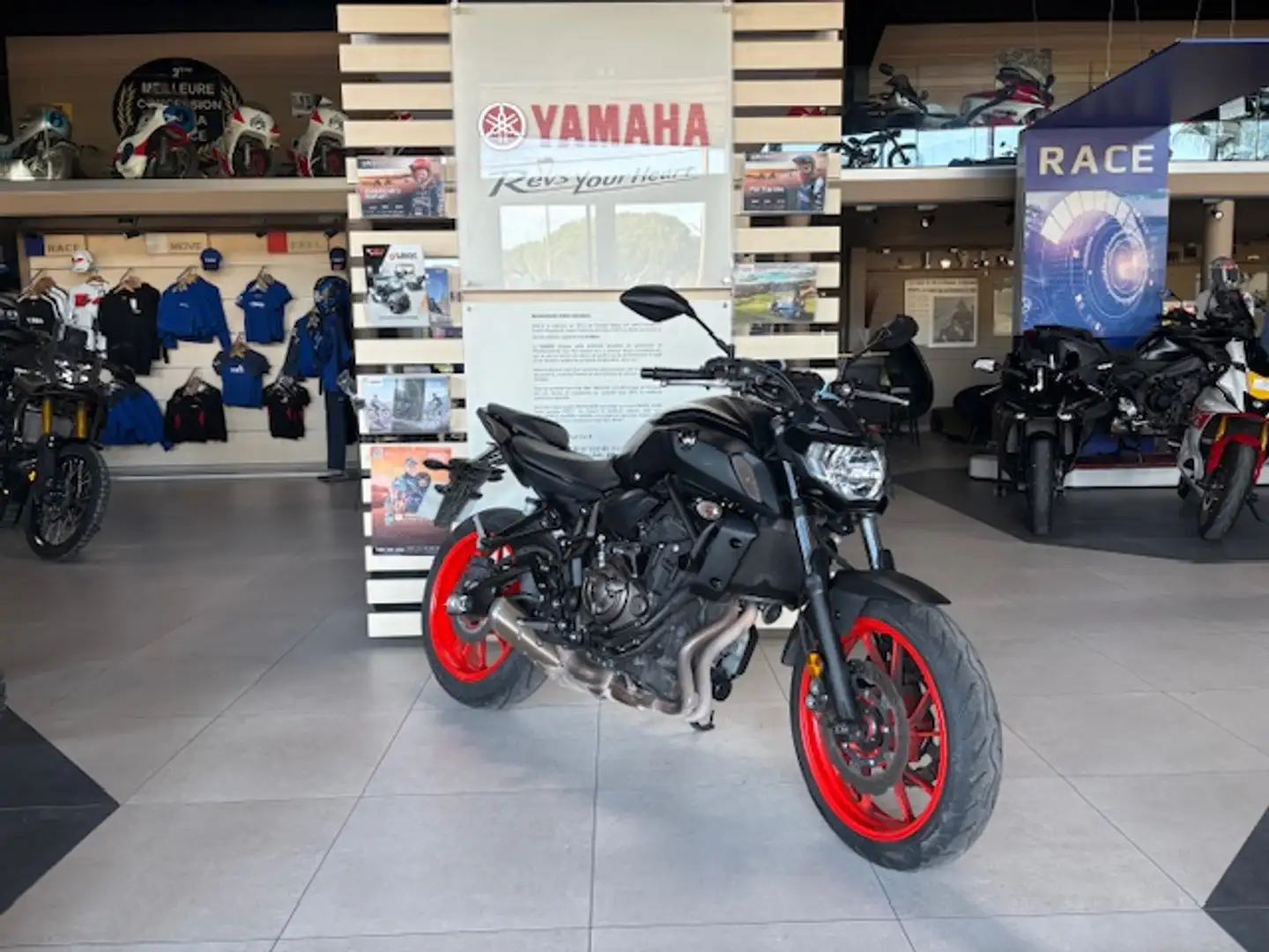 Yamaha MT-07 Zwart - 2