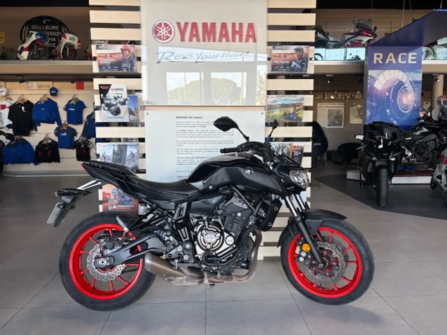 Yamaha MT-07 Zwart - 1