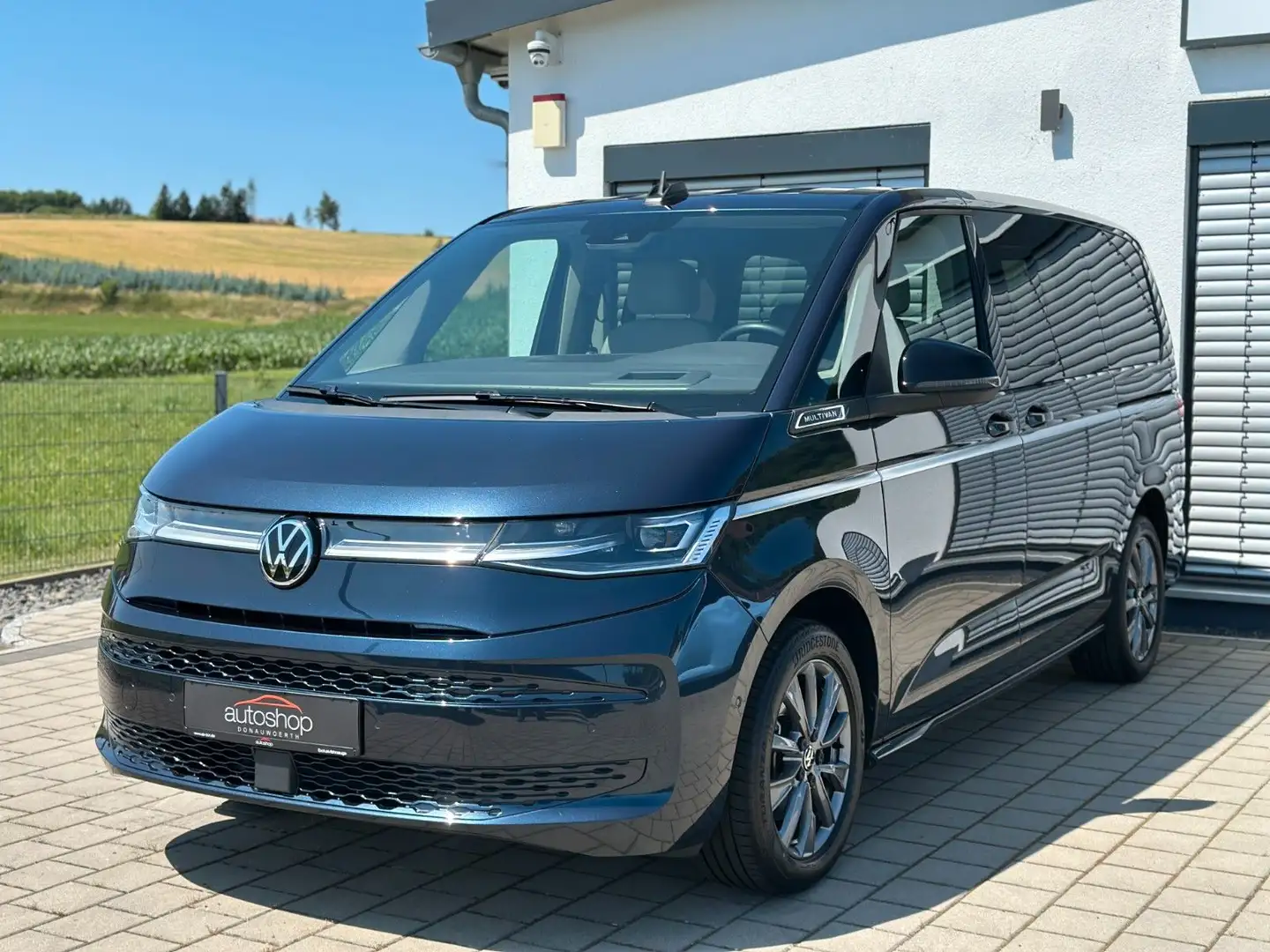 Volkswagen T7 Multivan 2.0 TDI lang*StH*AHK*CAM*Memory*H&K* Blau - 1
