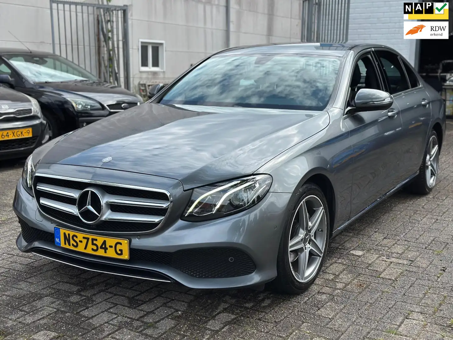 Mercedes-Benz E 220 d Ambition Bj:2017 Camera Navi Led NAP Gris - 1