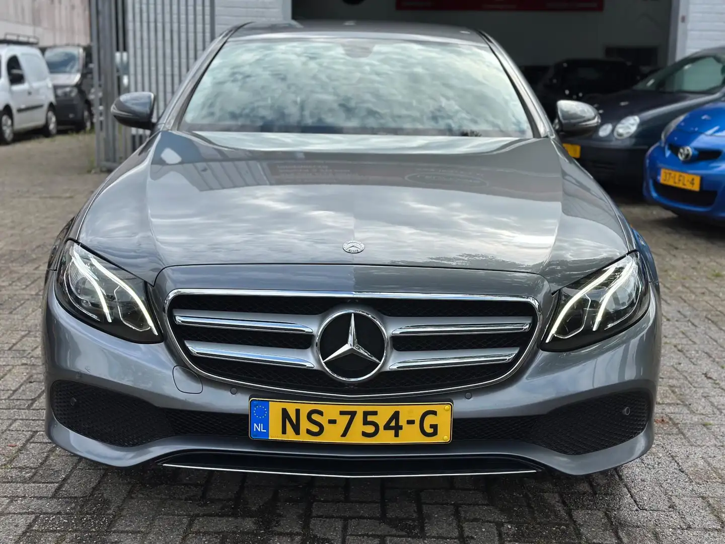 Mercedes-Benz E 220 d Ambition Bj:2017 Camera Navi Led NAP Gris - 2