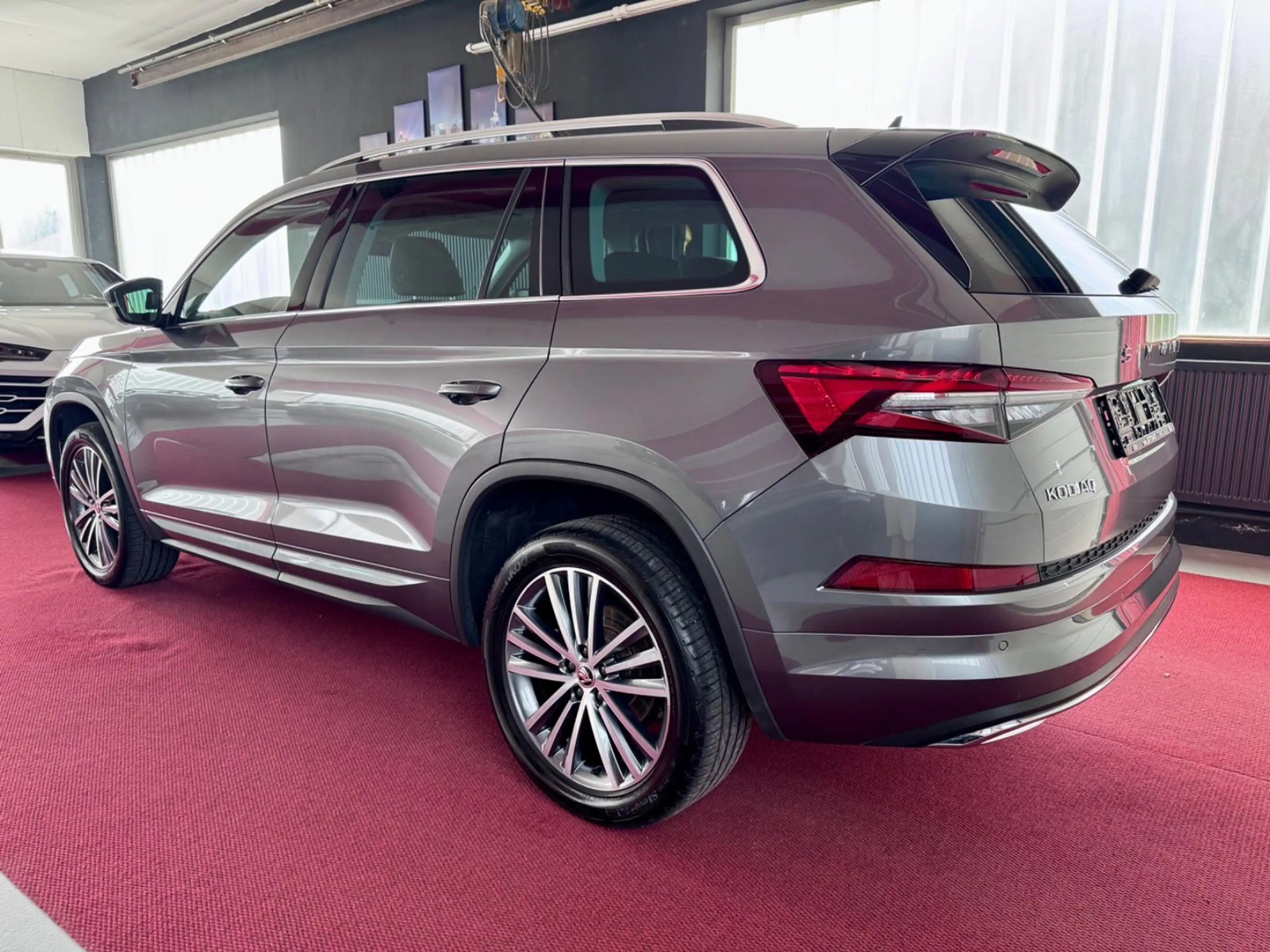 Skoda Kodiaq 2.0TFSI L&K 7 Sitze 4x4 Pano AHK ACC 360° — photo 9