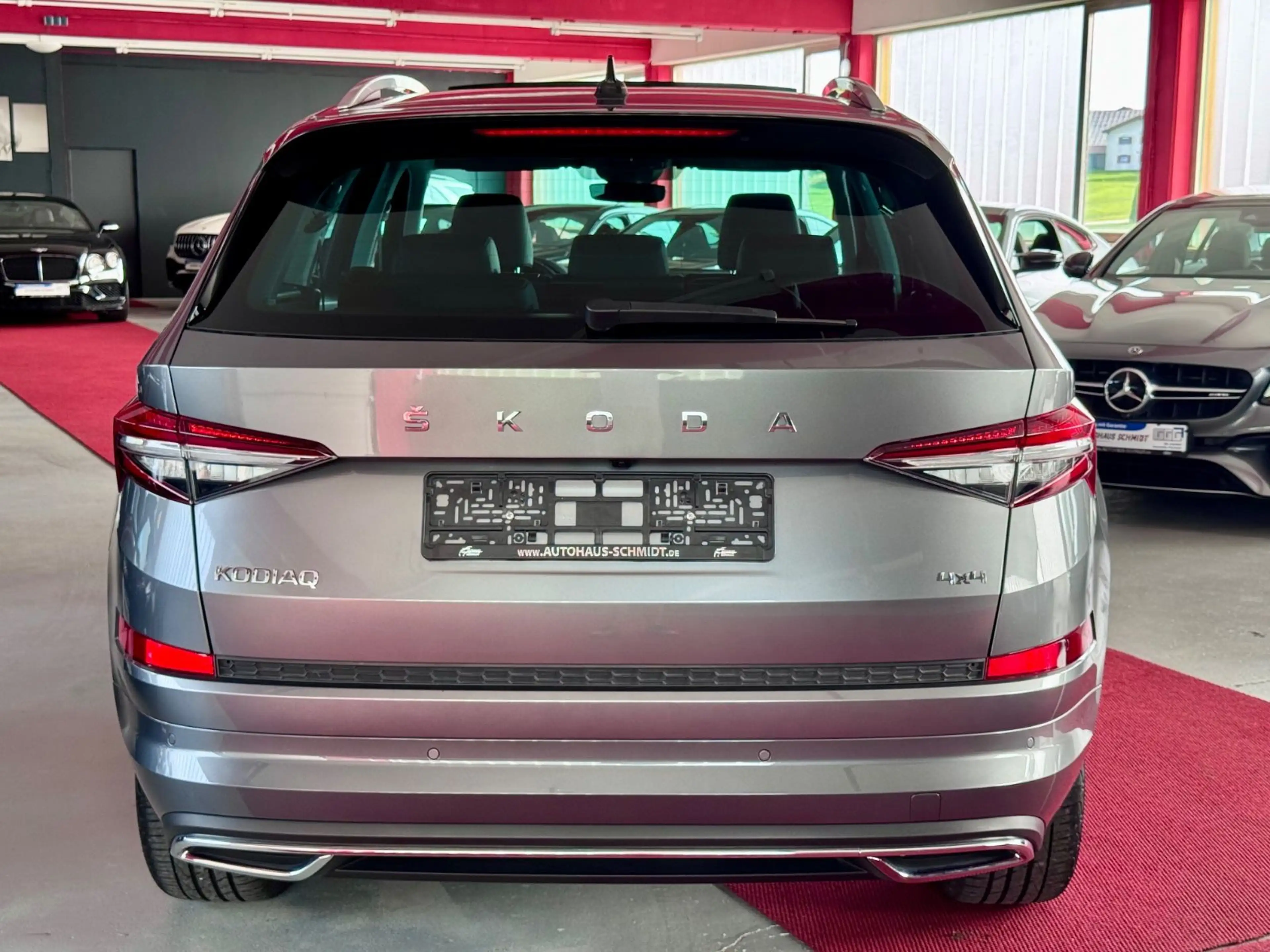 Skoda Kodiaq 2.0TFSI L&K 7 Sitze 4x4 Pano AHK ACC 360° — photo 8