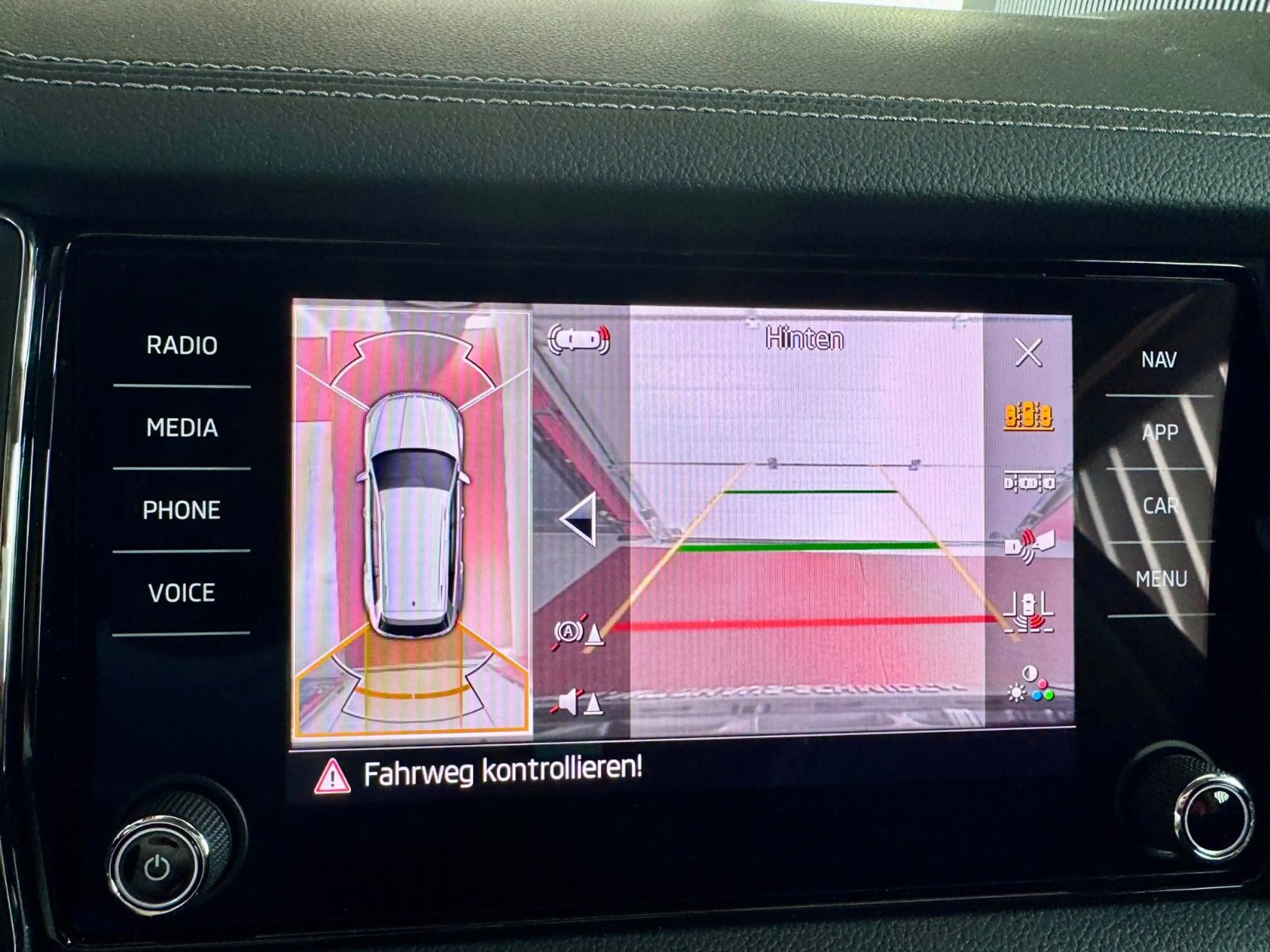 Skoda Kodiaq 2.0TFSI L&K 7 Sitze 4x4 Pano AHK ACC 360° — photo 12